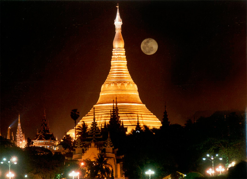 Anochecer en Birmania
