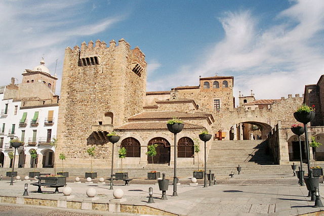 Plaza mayor y arco de la estrella, Cáceres