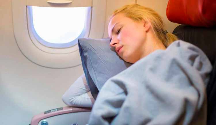 Dormir en el avión